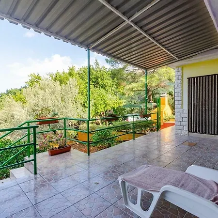 Feriehus Holiday House 'babina' *